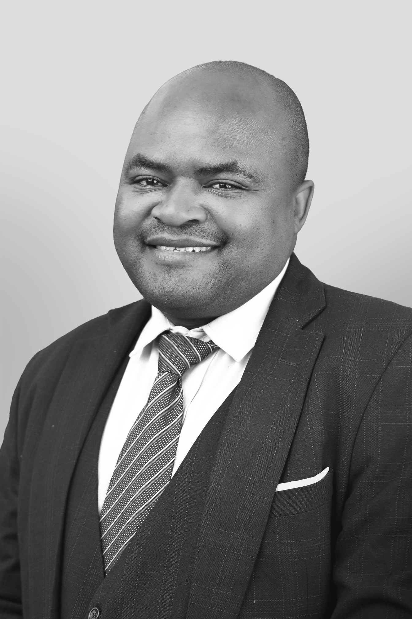 Lloyd T Mawire